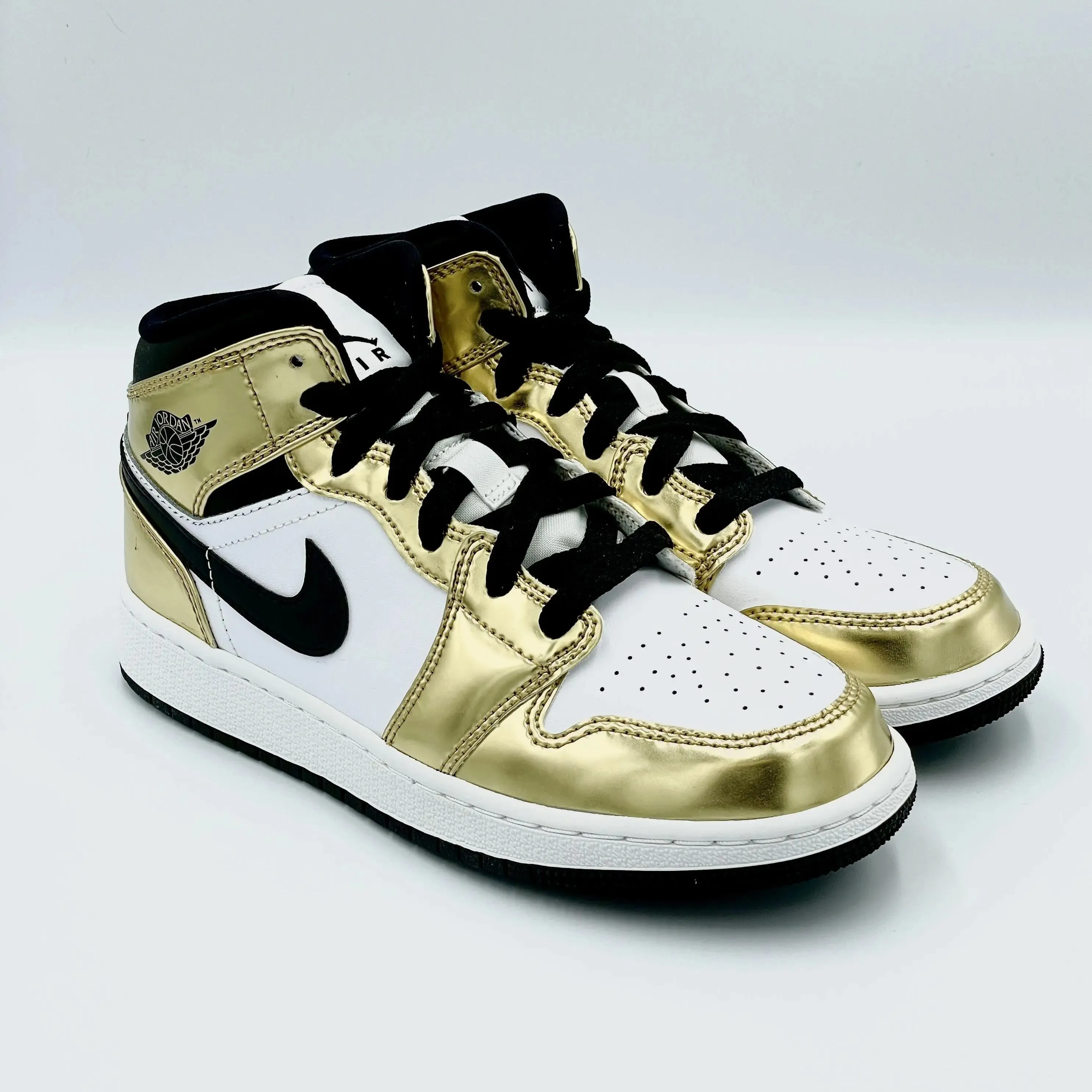 Jordan 1 Mid Metallic Gold Black White